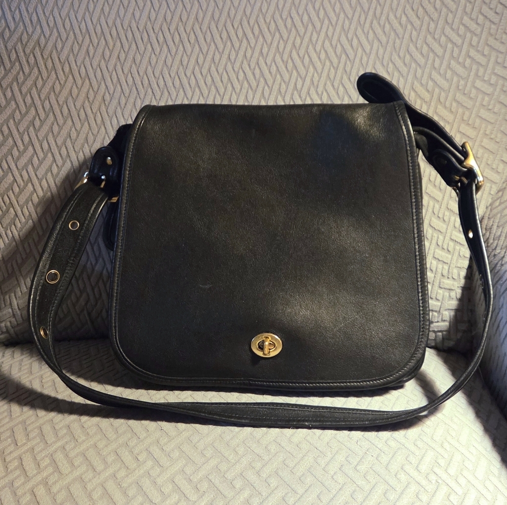 Vintage Coach Stewardess 9525 Black